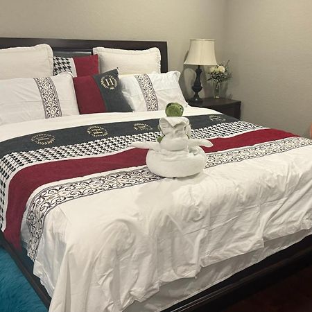 King Bed Big Room Chino Hills Exterior photo