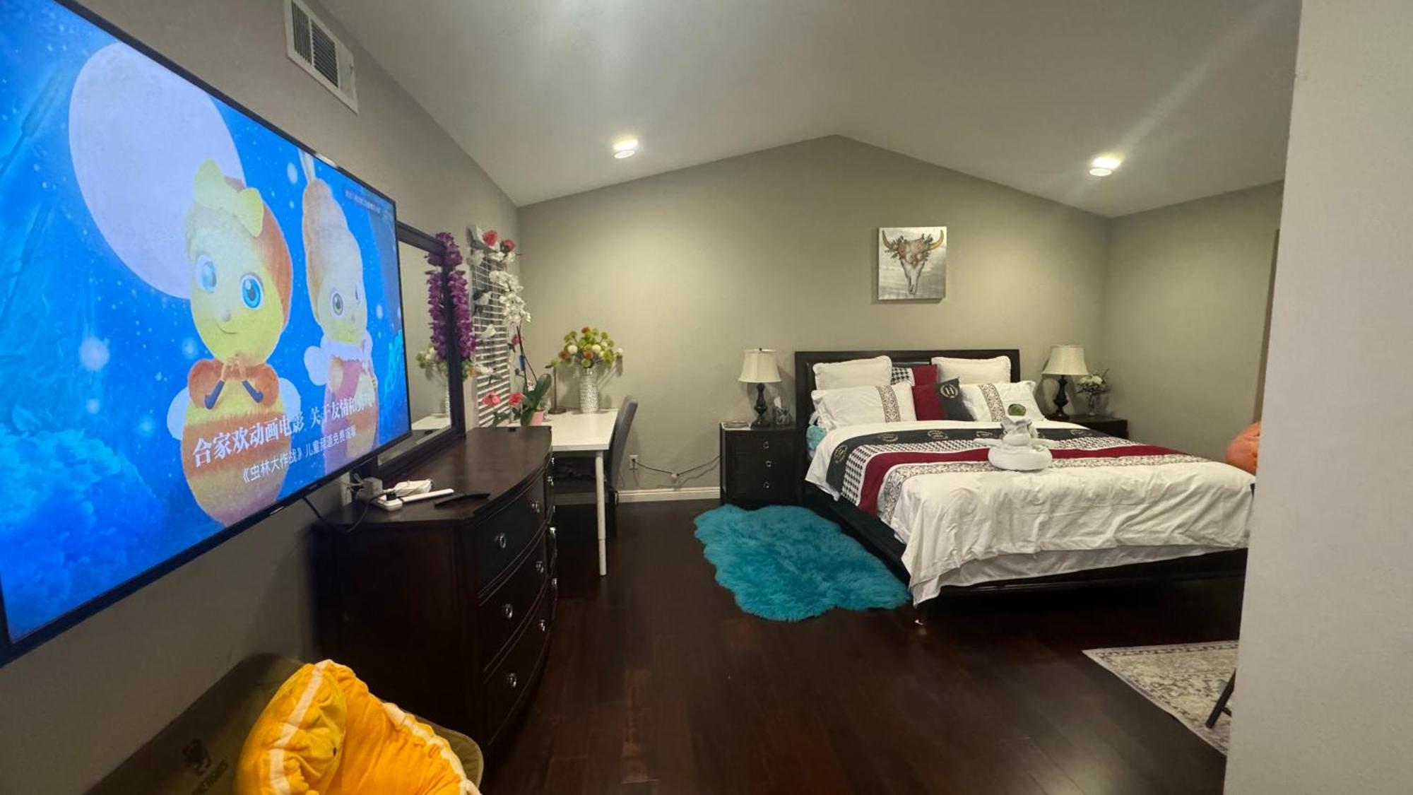 King Bed Big Room Chino Hills Exterior photo